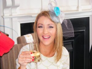 image of a hen party fascinator class